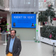 Alexey Krivitsky foran en stand og et banner for boken 10x Org og seminaret Redesign, then AI i Oslo Forskningspark.